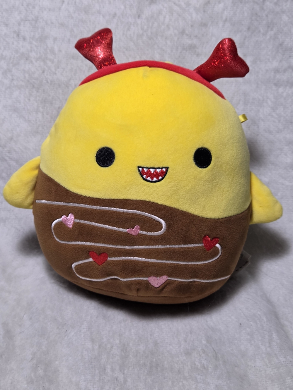 CHANDLER the Shark Squishmallows Yellow with Red Hearts 8" Valentine NO HANGTAG